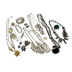 Timeless Treasures Vintage to modern bundle signed &‎ unsigned